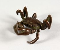 A JAPANESE MINIATURE BRONZE CRAB. 2.25ins wide.