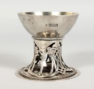 AN ARTS AND CRAFTS CIRCULAR HAMMERED SILVER BEAKER. London 1902. Maker J. P. & F. P.