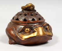 AN UNUSUAL BRONZE FROG SHAPE CENSER AND COVER. 6ins long.