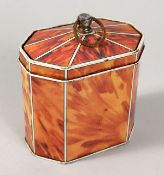 A GEORGIAN STYLE FAUX TORTOISESHELL TIN TEA CADDY. 4ins high.