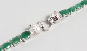 A GOOD SILVER AND EMERALD PANTHER BRACELET.