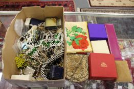 Evening bag and other similar items.