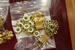 Various cufflinks etc.