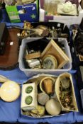 A quantity of miscellaneous collectables.