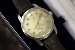 A gent's Cyma wristwatch.