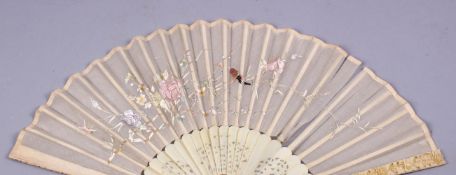 A GOOD 19TH CENTURY CHINESE CANTON CARVED IVORY & SILK FAN, with embroidered silk scenes of birds,