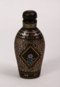 A GOOD 19TH / 20TH CENTURY CHINESE LACQUERED SNUFF BOTTLE, with finely inlaid abalone shell