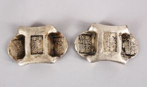 A PAIR OF CHINESE SILVERED CALLIGRAPHIC WEIGHTS, 6cm.