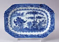 AN 18TH CENTURY CHINESE BLUE & WHITE PORCELAIN SERVING DISH, decorated with a native landscape,