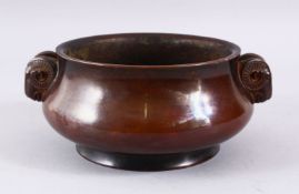 AN UNUSUAL CHINESE BRONZE XUANDE STYLE RAMS HEAD CENSER, with twin moulded rams head and an