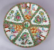 A GOOD 19TH CENTURY CHINESE CANTON FAMILLE ROSE PORCELAIN CHARGER, with panel decoration of
