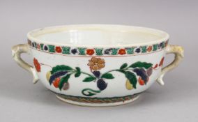 A 19TH CENTURY CHINESE FAMILLE VERTE PORCELAIN TWIN HANDLE BOWL & COVER, with floral decoration, lid
