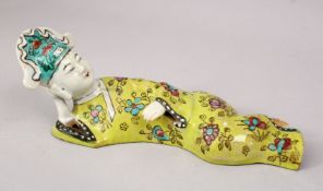 A CHINESE 19TH CENTURY FAMILLE ROSE PORCELAIN WALL HANGING FIGURE, depicting a recumbent lady,