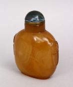 A GOOD 19TH / 20TH CENTURY CHINESE CARVED GLASS SNUFF BOTTLE, with a hardstone stopper and moulded