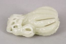 A GOOD CHINESE CARVED WHITE JADE FINGER CITRON, 8cm.