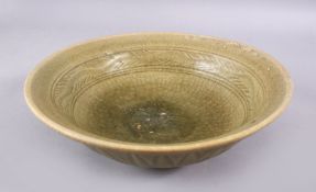 A VERY GOOD CHINESE MING DYNASTY CELADON PEONY DISH / BOWL, with a crackle glaze and carved peony