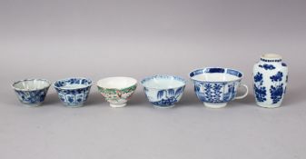 SIX 18TH / 19TH CENTURY CHINESE BLUE & WHITE / FAMILLE ROSE PORCELAIN ITEMS, two small kangxi tea