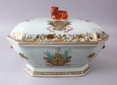 A GOOD 18TH / 19TH CENTURY CHINESE ARMORIAL PORCELAIN TUREEN & COVER, decorated with gilded floral