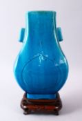 A GOOD 19TH / 20TH CENTURY CHINESE TURQUOISE GLAZED TWIN HANDLE VASE & STAND, the vase with a