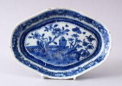 AN 18TH CENTURY CHINESE BLUE & WHITE PORCELAIN DISH, decorated with a view of a landscape, 19cm.