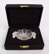 A GOOD QUALITY ROCK CRYSTAL CARVED TWIN HANDLE BOWL AND BOX, 11CM.
