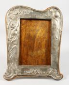 AN ART NOUVEAU EMBOSSED SILVER PHOTOGRAPH FRAME. Birmingham 1909. 8.5ins x 6.75ins.