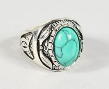 A SILVER RING SET WITH A TURQUOISE.