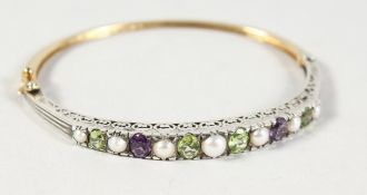 A GOOD 9CT GOLD AND SILVER, PERIDOT, PEARL AND AMETHYST BANGLE.