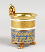 A SUPERB 19TH CENTURY PARIS PORCELAIN THREE FOOTED CUP, in French Empire style, decorated in blue