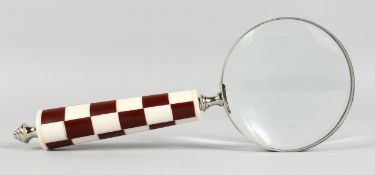 A LADIES MAGNIFYING GLASS with chequered handle.