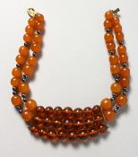 A TWO-COLOUR AMBER NECKLACE.