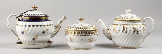 TWO 18TH CENTURY WORCESTER TEAPOTS AND COVERS, one decorated in gold, the other decorated in blue