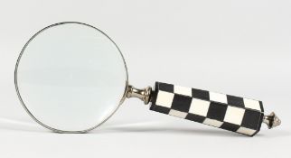 A LADIES MAGNIFYING GLASS with chequered handle.