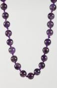 AN AMETHYST BEAD NECKLACE.