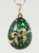 A SMALL RUSSIAN SILVER AND ENAMEL EGG SHAPE PENDANT.