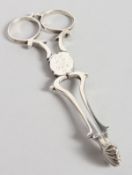 A PAIR OF GEORGE III SUGAR NIPS.