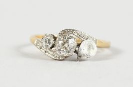 AN 18CT GOLD THREE STONE DIAMOND RING.