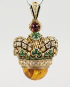 A SMALL RUSSIAN SILVER AND AMBER CROWN SHAPE PENDANT.