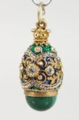 A SMALL RUSSIAN SILVER AND MALACHITE EGG SHAPE PENDANT.
