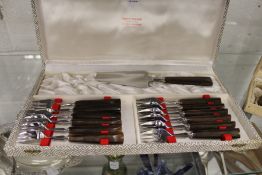 A cased set of twelve horn handled cake forks with cake slice.