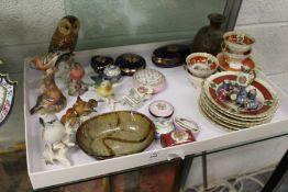 A small group of collectable china.