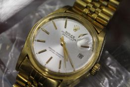 A gent's wristwatch.