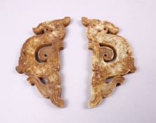 A GOOD PAIR OF WARRING STATES STYLE CARVED JADE DRAGON PENDANTS, 10cm (2)