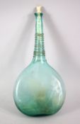 A GOOD 18TH CENTURY INDIAN MOGHUL GLASS BOTTLE VASE, 26.5cm high x 14cm wide.