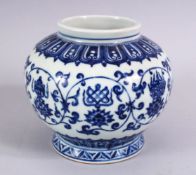 A CHINESE MING STYLE BLUE & WHITE PORCELAIN JAR, decorated with roundel of lotus decoration, base