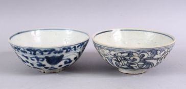 TWO CHINESE KANGXI PERIOD BLUE & WHITE PORCELAIN SHIPWRECK BOWLS - 15CM