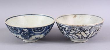 TWO CHINESE KANGXI PERIOD BLUE & WHITE PORCELAIN SHIPWRECK BOWLS - 14.5CM