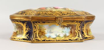 A SUPERB CONTINENTAL PORCELAIN SHAPED CASKET AND COVER, rich dark blue ground with gold