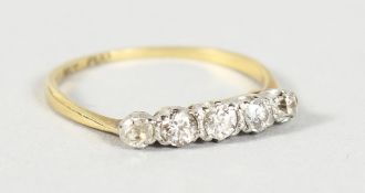 AN 18CT GOLD FIVE STONE DIAMOND RING.