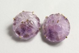 A PAIR OF 14CT GOLD AND AMETHYST EARRINGS.